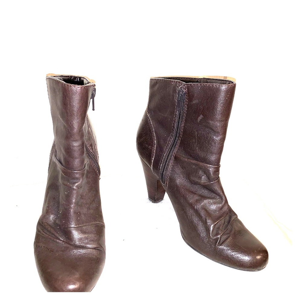 Brown pleat-like leather boot